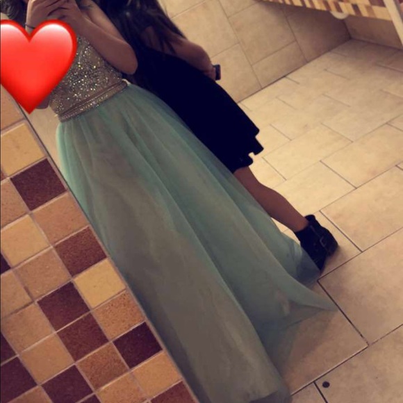 Nice prom dress - Picture 1 of 8